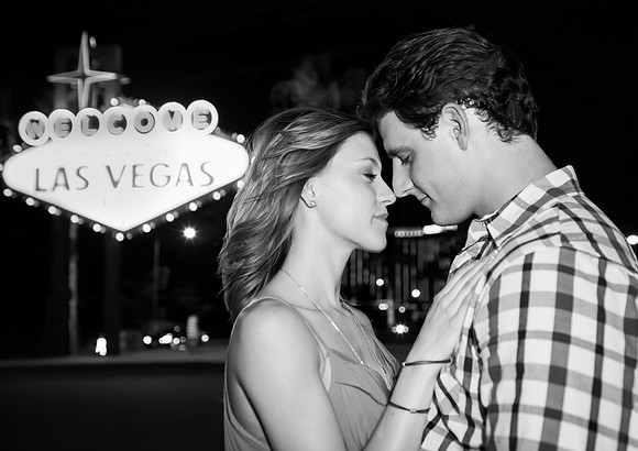 Welcome to Fabulous Las Vegas Sign Chauffeured Photo Shoot