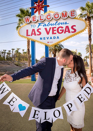 Welcome to Fabulous Las Vegas Sign Chauffeured Photo Shoot