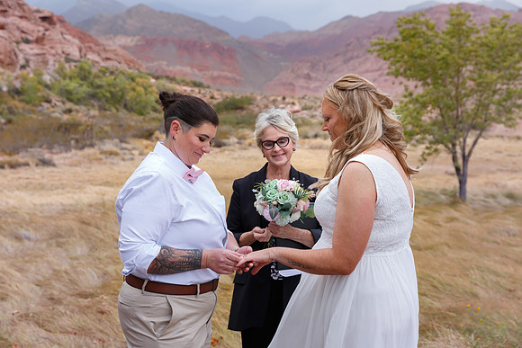 Red Rock Canyon Elopement & Wedding Photography | Las Vegas