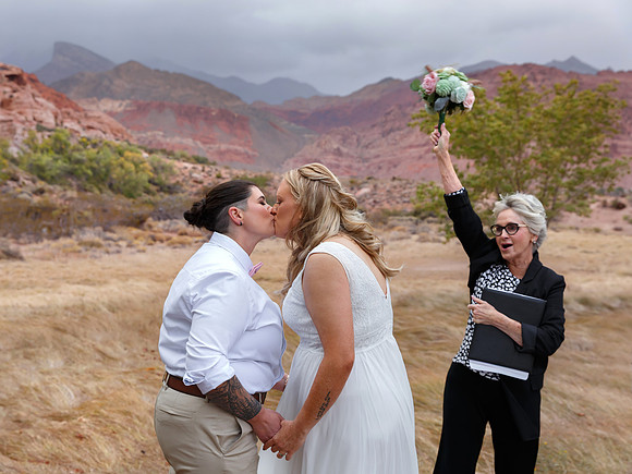 Red Rock Canyon Elopement & Wedding Photography | Las Vegas