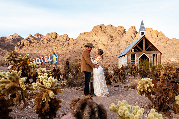 Nelson Ghost Town Photo Shoots | Couples, Families & Engagements | Nevada