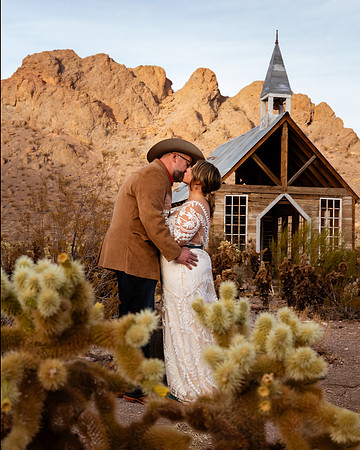 Nelson Ghost Town Photo Shoots | Couples, Families & Engagements | Nevada