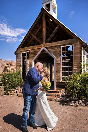 Nelson Ghost Town Photo Shoots | Couples, Families & Engagements | Nevada