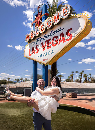 Welcome to Fabulous Las Vegas Sign Chauffeured Photo Shoot