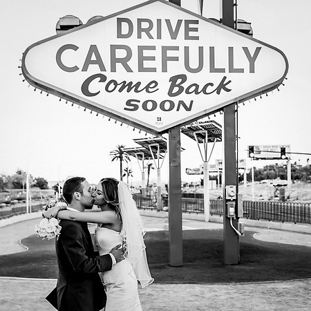 Welcome to Fabulous Las Vegas Sign Chauffeured Photo Shoot