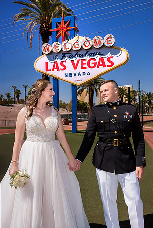 Welcome to Fabulous Las Vegas Sign Chauffeured Photo Shoot