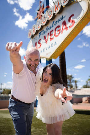 Welcome to Fabulous Las Vegas Sign Chauffeured Photo Shoot