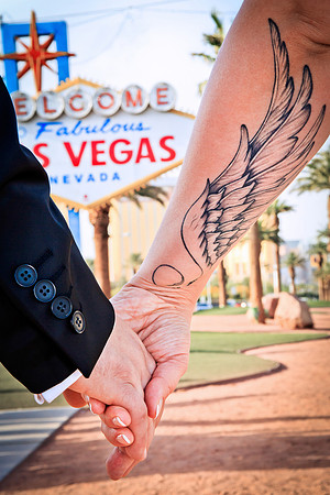 Welcome to Fabulous Las Vegas Sign Chauffeured Photo Shoot