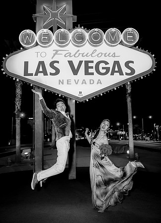 Welcome to Fabulous Las Vegas Sign Chauffeured Photo Shoot