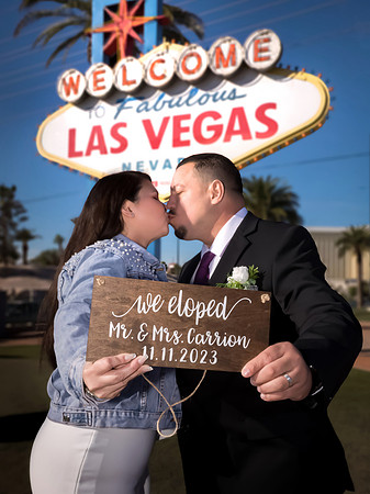 Welcome to Fabulous Las Vegas Sign Chauffeured Photo Shoot