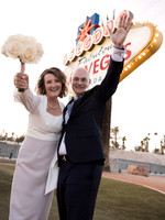 Welcome to Fabulous Las Vegas Sign Chauffeured Photo Shoot