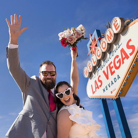 Welcome to Fabulous Las Vegas Sign Chauffeured Photo Shoot
