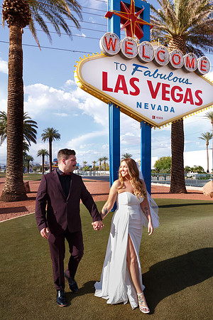 Welcome to Fabulous Las Vegas Sign Chauffeured Photo Shoot