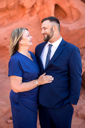 Valley of Fire Photo Shoots | Couples, Families, Seniors & Weddings