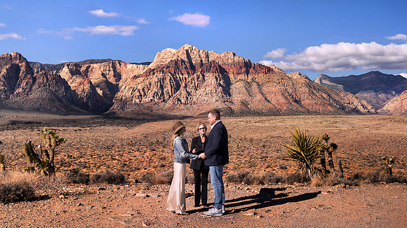 Red Rock Canyon Elopement & Wedding Photography | Las Vegas