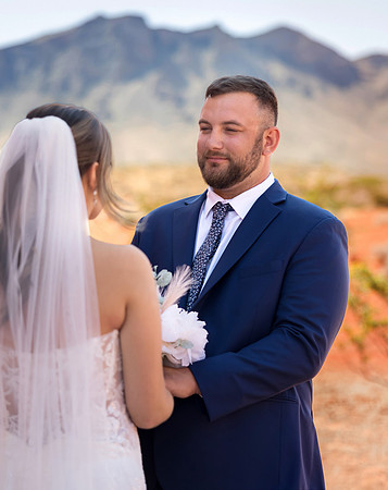 Valley of Fire Photo Shoots | Couples, Families, Seniors & Weddings