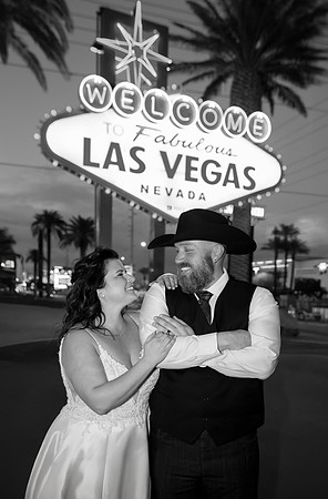 Las Vegas Sign Elopement & Mini Wedding Ceremony | Las Vegas