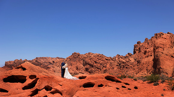 Valley of Fire Photo Shoots | Couples, Families, Seniors & Weddings