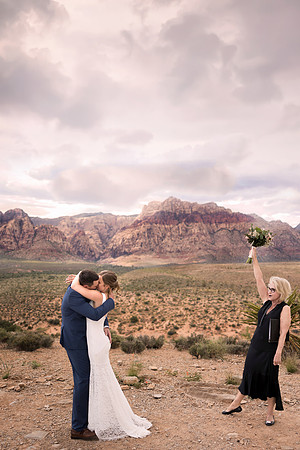 Red Rock Canyon Elopement & Wedding Photography | Las Vegas