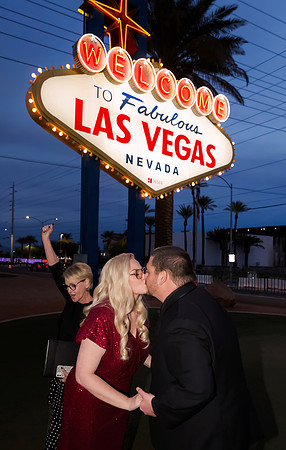 Las Vegas Sign Elopement & Mini Wedding Ceremony | Las Vegas