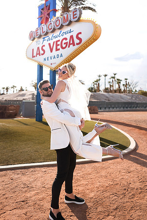 Welcome to Fabulous Las Vegas Sign Photo Shoot