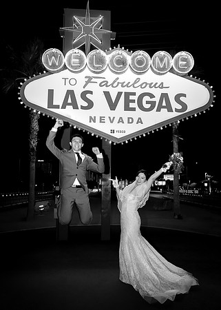 Las Vegas Sign Elopement & Mini Wedding Ceremony | Las Vegas