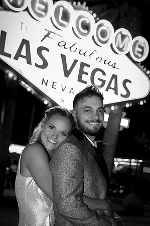 Welcome to Fabulous Las Vegas Sign Photo Shoot