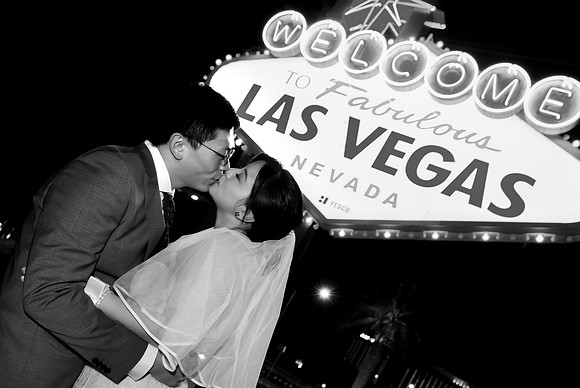 Welcome to Fabulous Las Vegas Sign Photo Shoot