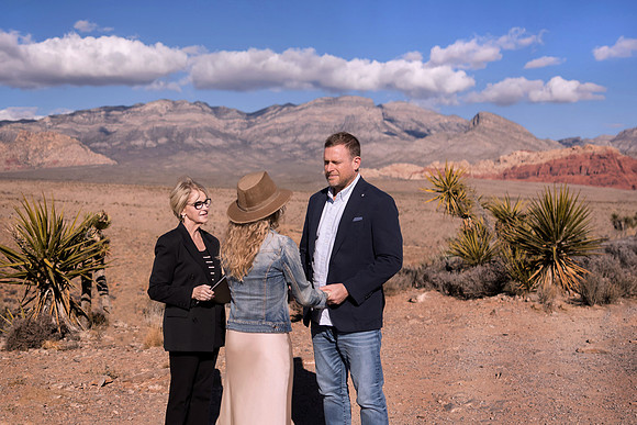 Red Rock Canyon Elopement & Wedding Photography | Las Vegas