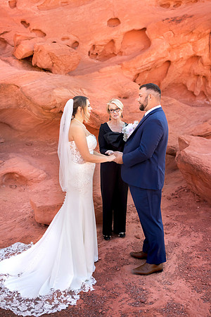 Valley of Fire Photo Shoots | Couples, Families, Seniors & Weddings