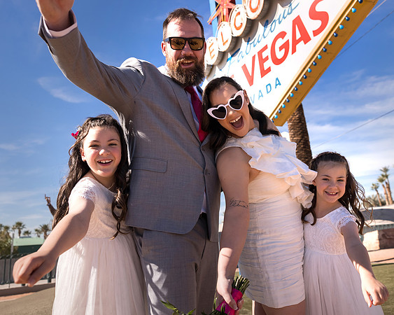 Welcome to Fabulous Las Vegas Sign Photo Shoot