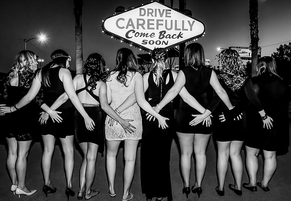 Las Vegas Sign Bachelorette & Birthday Photo Shoot