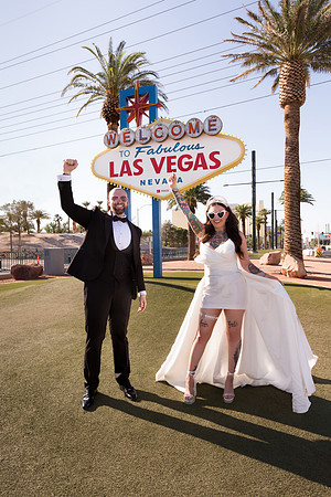 Welcome to Fabulous Las Vegas Sign Photo Shoot