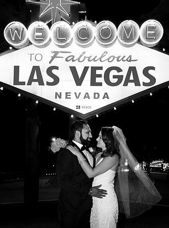 Las Vegas Sign Elopement & Mini Wedding Ceremony | Las Vegas