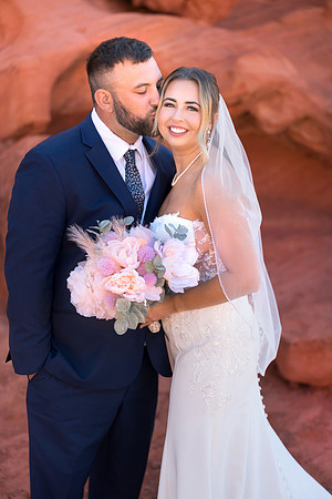 Valley of Fire Photo Shoots | Couples, Families, Seniors & Weddings