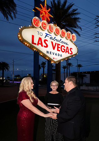 Las Vegas Sign Elopement & Mini Wedding Ceremony | Las Vegas