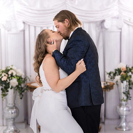 Little White Chapel Wedding & Vow Renewal Photography | Las Vegas