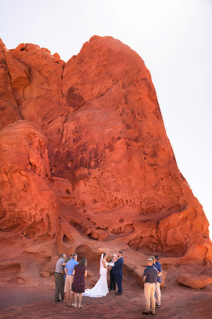 Valley of Fire Photo Shoots | Couples, Families, Seniors & Weddings