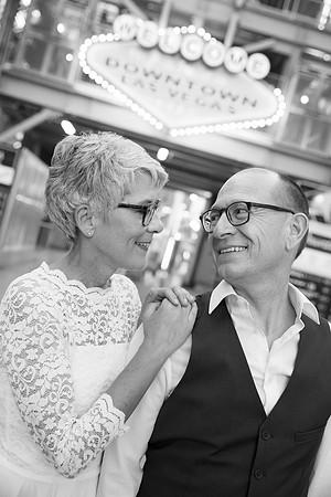 Las Vegas Anniversary Photo Shoots | Romantic Couple Photography