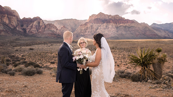 Red Rock Canyon Elopement & Wedding Photography | Las Vegas