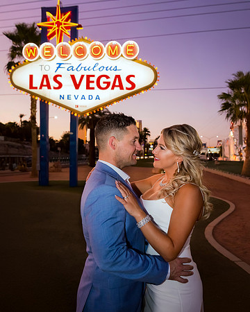 Welcome to Fabulous Las Vegas Sign Chauffeured Photo Shoot