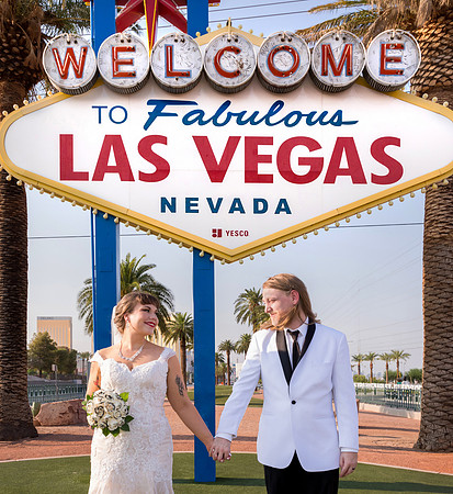 Welcome to Fabulous Las Vegas Sign Chauffeured Photo Shoot
