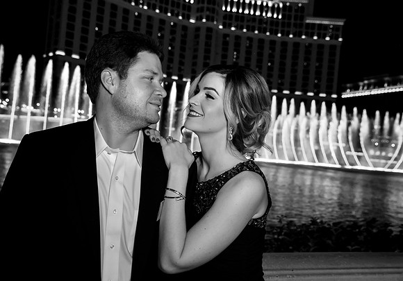 Las Vegas Anniversary Photo Shoots | Romantic Couple Photography