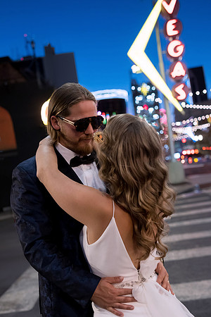 Little White Chapel Wedding & Vow Renewal Photography | Las Vegas