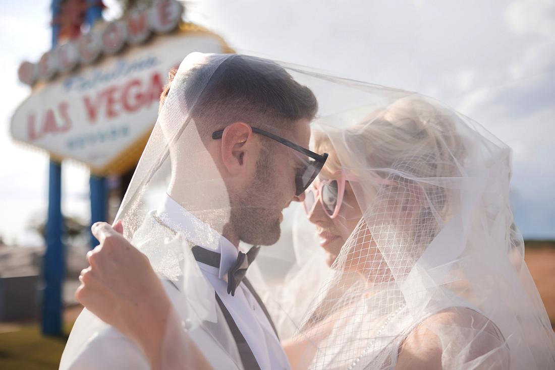 Welcome to Fabulous Las Vegas Sign Chauffeured Photo Shoot