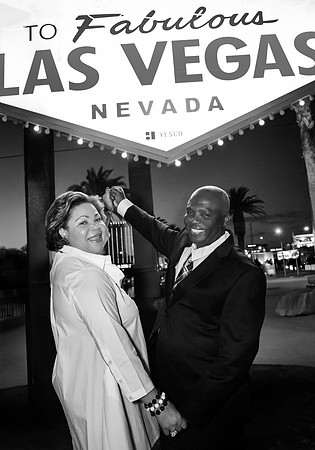 Las Vegas Anniversary Photo Shoots | Romantic Couple Photography