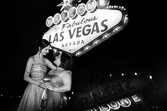 Welcome to Fabulous Las Vegas Sign Chauffeured Photo Shoot