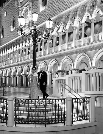 Las Vegas Anniversary Photo Shoots | Romantic Couple Photography