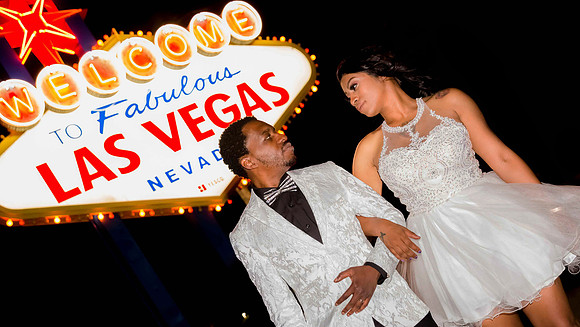 Welcome to Fabulous Las Vegas Sign Chauffeured Photo Shoot