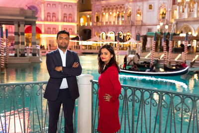 Anniversary photo sessions on the Las Vegas Strip.